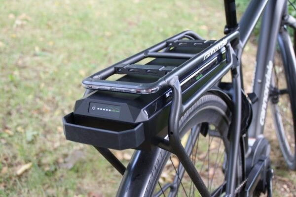 ebv-bosch-gepaecktraeger-akku-active-performance-ebike-lifestyle-2_3840x2160