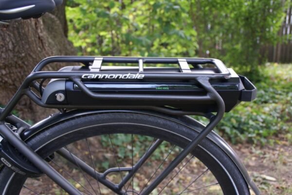ebv-bosch-gepaecktraeger-akku-active-performance-ebike-lifestyle-3_3840x2160