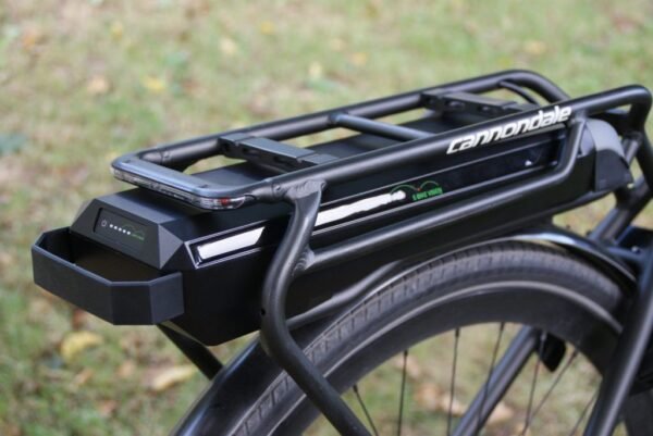 ebv-bosch-gepaecktraeger-akku-active-performance-ebike-lifestyle-4_3840x2160